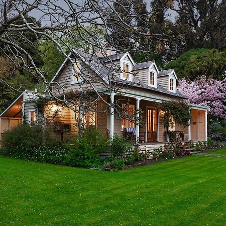 Mill Cottage - Boutique Accommodation And Garden Akaroa Eksteriør billede